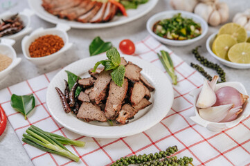 Grilled Liver Slices with sliced ​​lime, carrots, chili, spring onions, and mint.