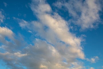 Naklejka na ściany i meble Céu azul com nuvens brancas