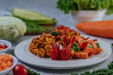 Herbs Fried chicken with Chili, Tomato, Cucumber, Carrot, and Fresh pepper.