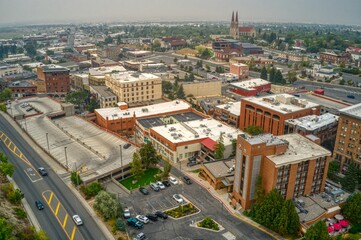 Aerial View of the Montana State Capital of Helena on a Hazy Day - obrazy, fototapety, plakaty