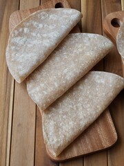 신선한 원형모양의 또띠아