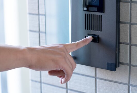 玄関　インターホン　パーツカット