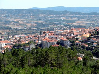 Obraz premium Covilhã, Portugal: streets, squares, buildings of the old city on a summer day