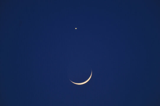 2 795 Best 三日月 Images Stock Photos Vectors Adobe Stock