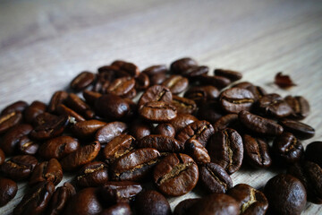 coffee beans on wooden table. roasted coffee beans, selective focus photo                                                          