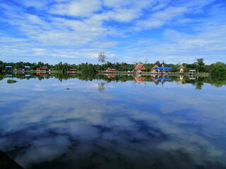 Obraz premium Waterfront,Amphawa, temple