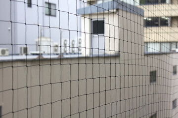 マンションのベランダの鳩除けネット