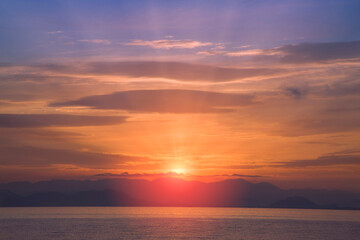 琵琶湖畔の朝日