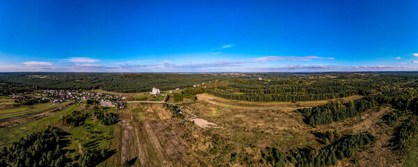 Wyżyna Krakowsko-Częstochowska z lotu ptaka, zamki w Mirowie i Bobolicach © Franciszek