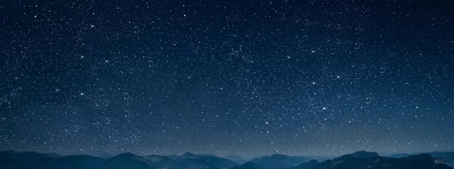 Fotobehang Berg. achtergronden nachtelijke hemel met sterren en maan en wolken © vovan