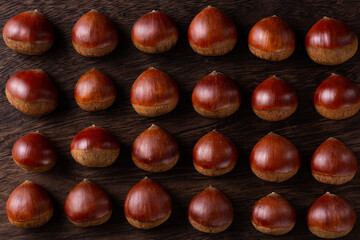 整列した沢山のくり