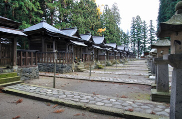 晩秋の米沢・米沢藩主上杉家廟所