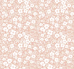 Foto op Plexiglas Bloemenmotief Vector naadloos patroon. Mooi patroon in kleine bloemen. Kleine witte bloemen. licht beige achtergrond. Ditsy bloemenachtergrond. De elegante sjabloon voor modeprints.