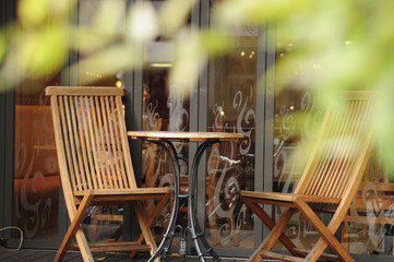 オープンカフェの椅子