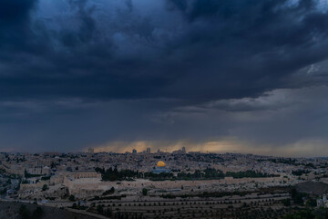 Naklejka premium Jerusalem under turbulent skies 