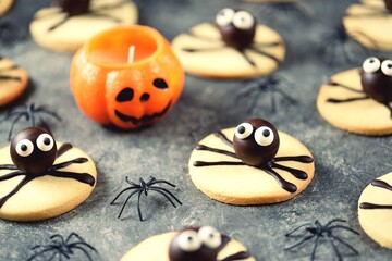 Halloween spider cookies cute treats for halloween kids party.