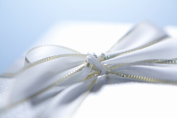 リボンを結んだプレゼントの箱