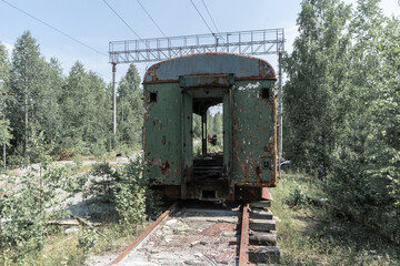 Fototapeta premium abandoned railway carriage in the forest