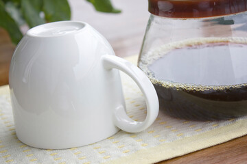 コーヒーポットとコーヒーカップ