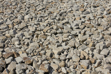 敷き詰められたバレーボール大の石