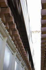 鉄橋の枕木と電車