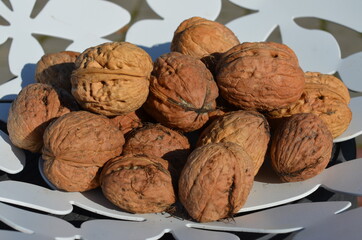orzech włoski ,orzech Polski ,orzech  Włoski ,natura jesienią , na  obraz , na fototapetę , na naklejkę , obraz kolory jesieni , Polska jesień , kolorowa Polska jesień , wzór na płytki , wzór na tapet