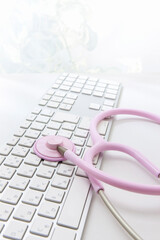 聴診器とキーボード