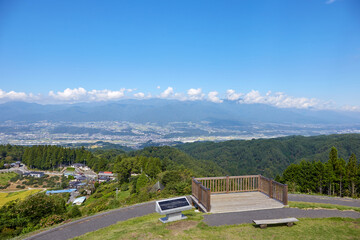 夏の福島てっぺん公園から中央アルプスを望む 長野県 豊丘村