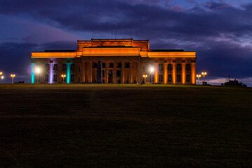 Auckland War Memorial Museum lit up at dusk. Auckland Domain, Auckland New Zealand