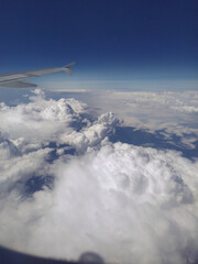 Fototapeta na wymiar cielo desde el avión
