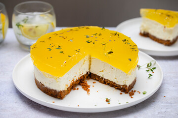 Cheesecake with lemon and thyme jelly
