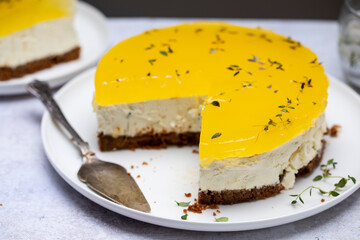 Cheesecake with lemon and thyme jelly