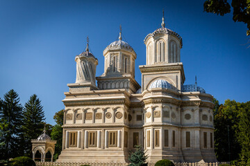 Fototapeta na wymiar Bischofskirche in Curtea de Arges in Rumänien