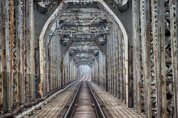 Stalowy most. © PtakFOTO