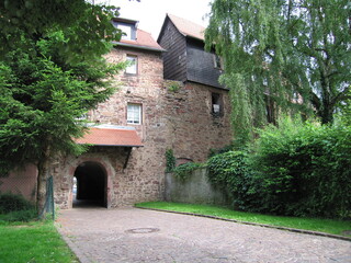Stadtmauer am Stadtgarten in Michelstadt im Odenwald in Hessen