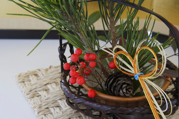 金屏風と和風フラワーアレンジ