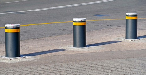 Retractable Electric Bollard Metallic, and hydraulic for the con