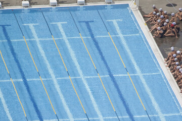 小学校の校舎屋上のプール