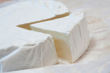 カットしたカマンベルチーズ