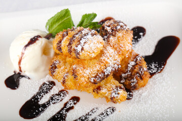 Crispy banana with ice cream