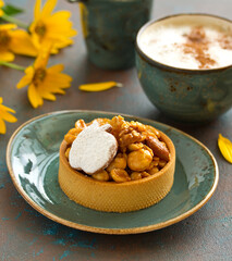 Tartlet with nuts and caramel.