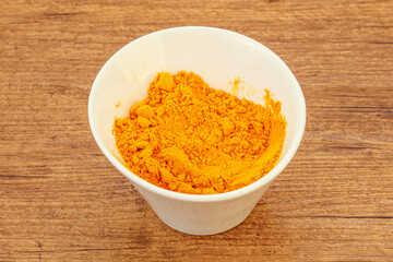 Tumeric powder in the bowl