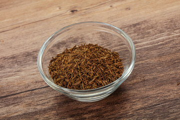 Dry zeera seeds in the bowl
