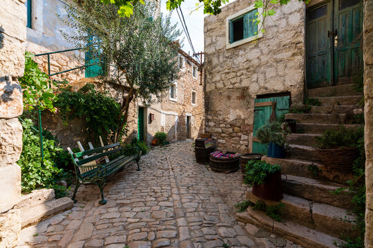 Fototapeta Altstadt der Hafenstadt Pirovac in Kroatien