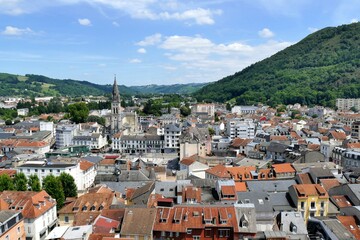 Vue panoramique sur la ville de Lourdes  