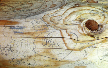 Ich war hier - Kritzelei auf Balken - I was here - scribble on wooden plank