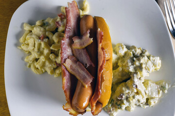bacon hot dog