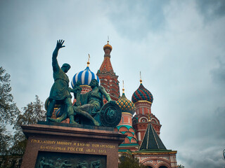 Fototapeta na wymiar Minin and Pozharskiy monument and Saint Basil Cathedral