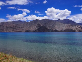 Beautiful lakes and magnificent blue skies and mountains, Pangong tso (Lake), Durbuk, Leh, Ladakh, Jammu and Kashmir, India