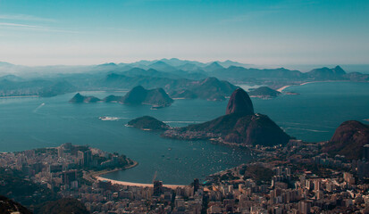 Foto aérea do corcovado e pão de açucar no Rio de Janeiro